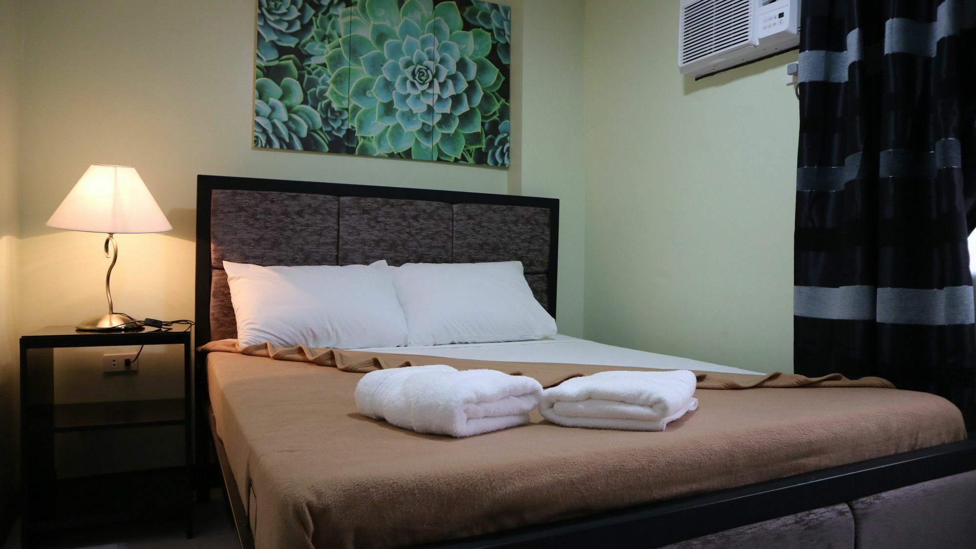 Doniti Suites And Events Place Мандалуйонг Экстерьер фото